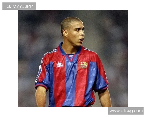 肩膀宽的足球明星如何在赛场上展现力量与魅力的完美结合