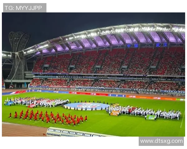 武汉足球队实力之争引发热议球迷观点各异的背后故事